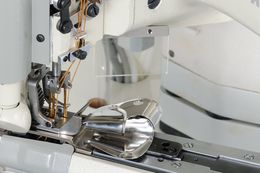 FV200 ： Feed-off-the-arm, cylinder bed, double chain-stitch machines for lap seaming