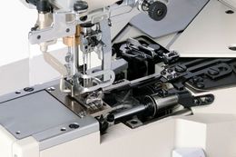 W600P ： 小方头式偏平缝绷缝机
